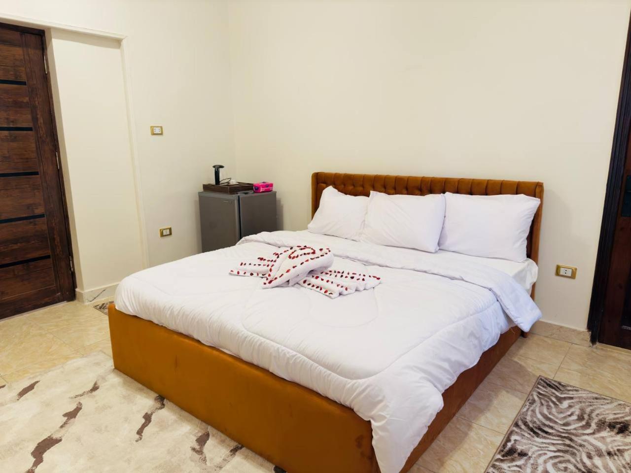 Hur Pyramids Inn Kafrat al Jabal Экстерьер фото