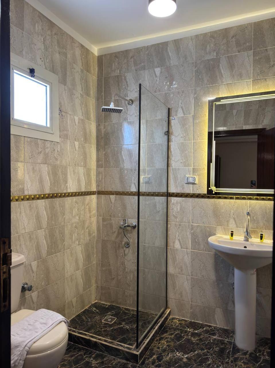 Hur Pyramids Inn Kafrat al Jabal Экстерьер фото